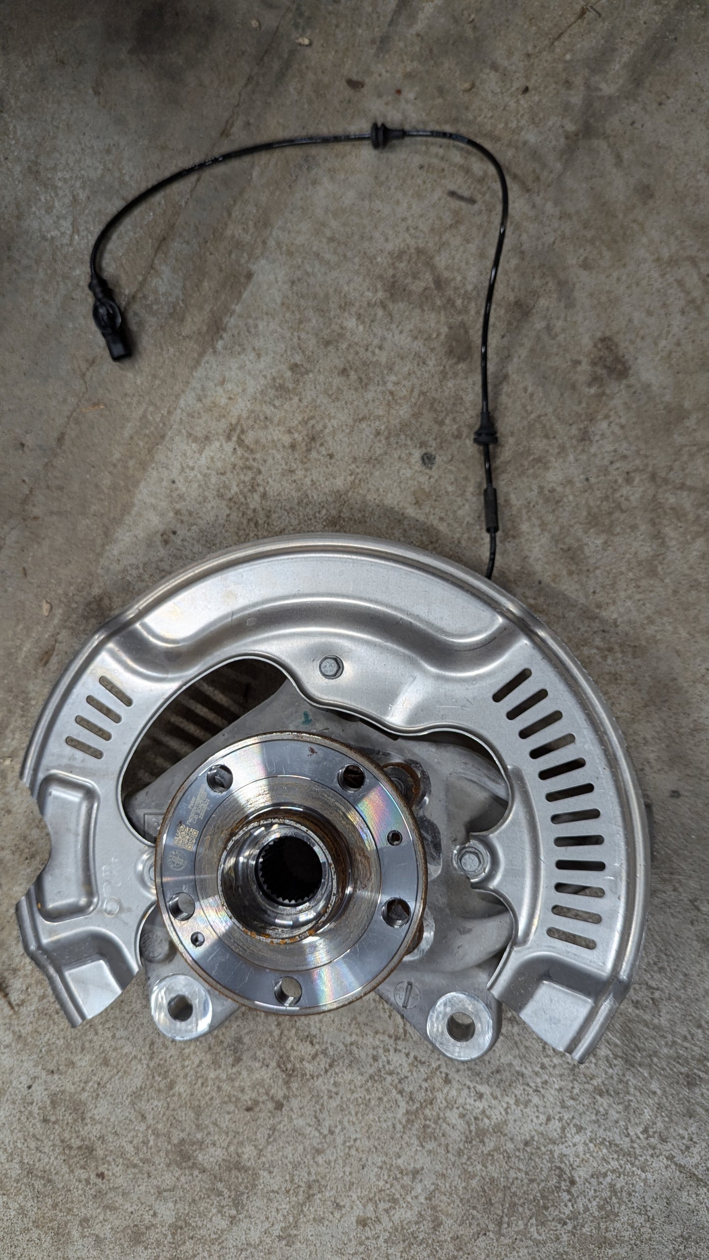 2023 Fisker Ocean Front Right RH Spindle Knuckle W/ Hub (FM2920410087)
