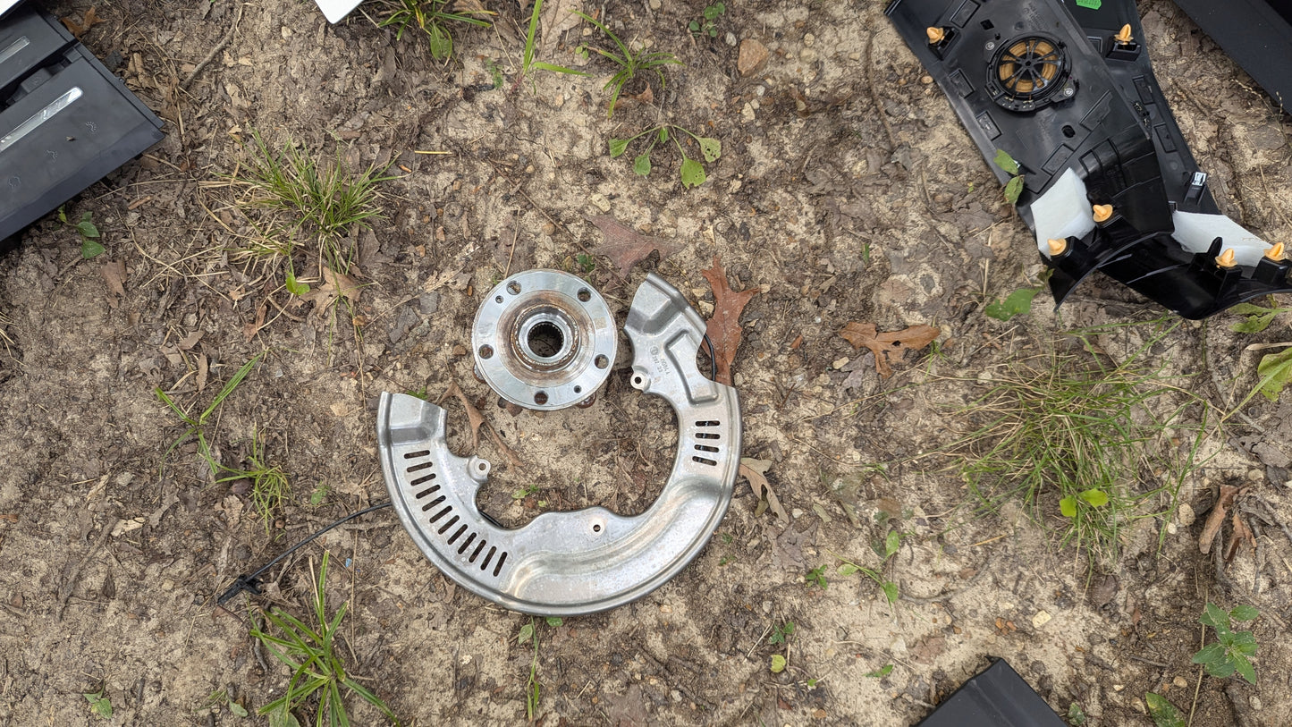 2023 Fisker Ocean Front Left LH Spindle Knuckle W/ Hub (FM2920410081)